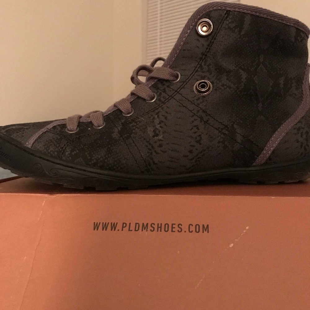 Snake skin print sneakers
